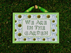 I'm in the Garden Daisy Sign  + Add Your Own Text from www.honeymellow.com