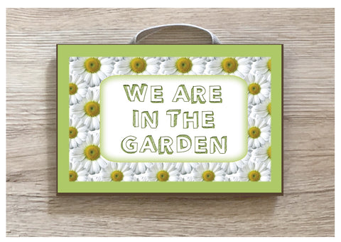 I'M IN THE GARDEN Daisy Sign + Add Your Own Text